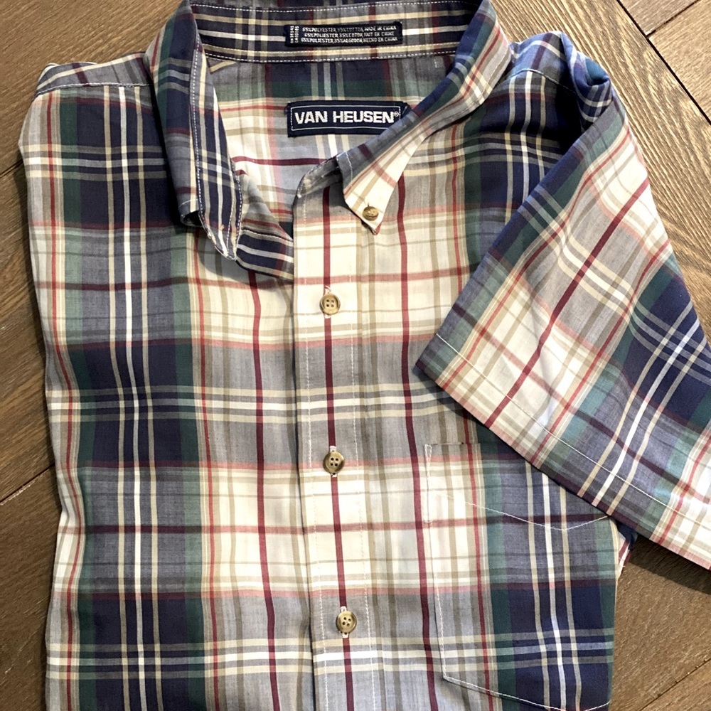 Men’s XL short sleeve button down.